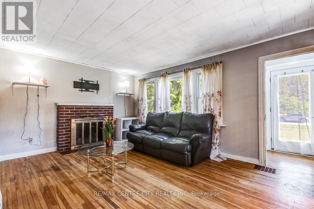 48 South Valerie Street Property Photo 6
