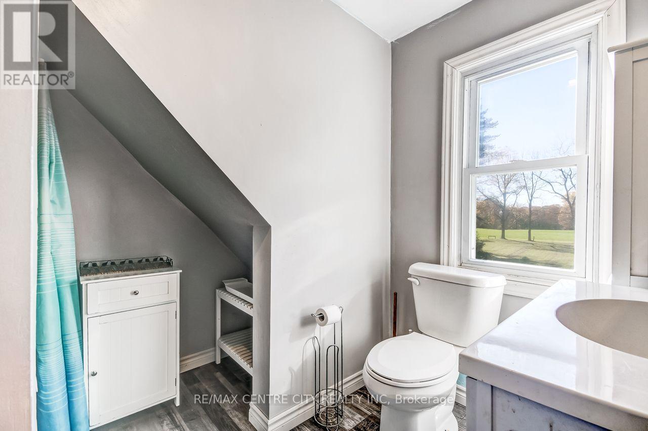 48 South Valerie Street Property Photo 14
