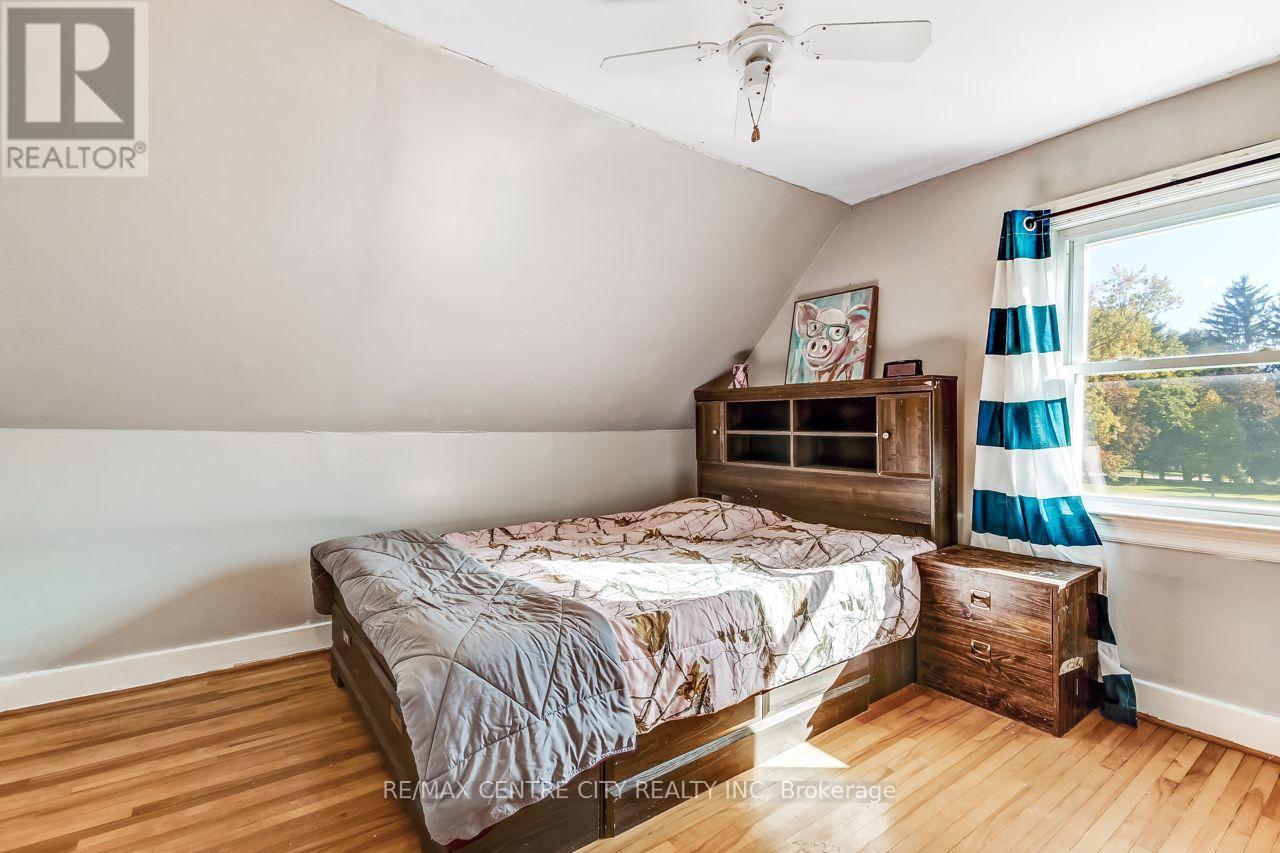 48 South Valerie Street Property Photo 16