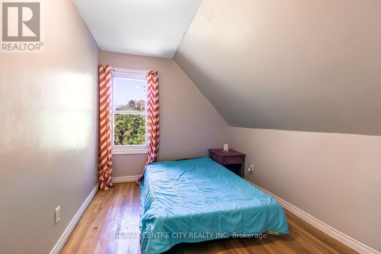 48 South Valerie Street Property Photo 17