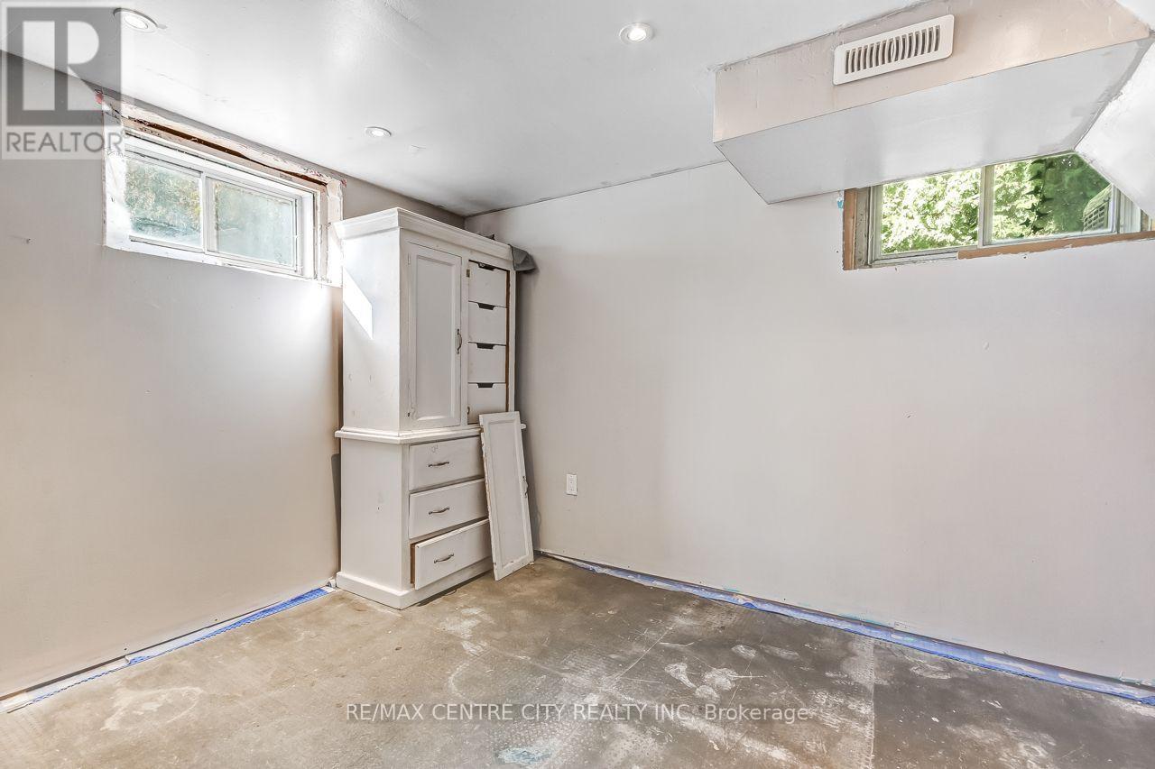 48 South Valerie Street Property Photo 20
