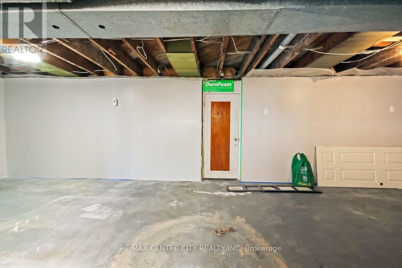 48 South Valerie Street Property Photo 22