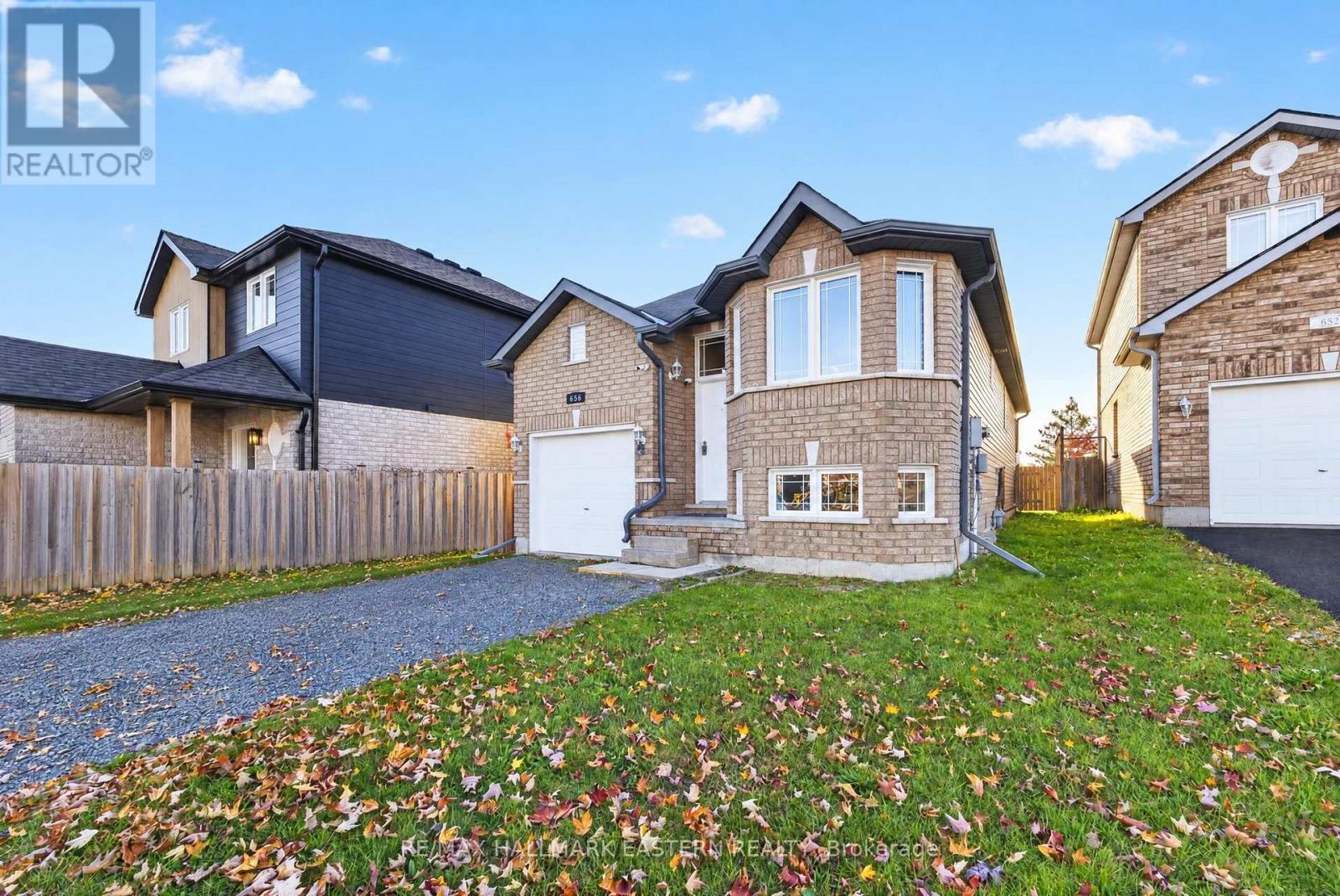 656 Clancy Crescent Property Photo 2