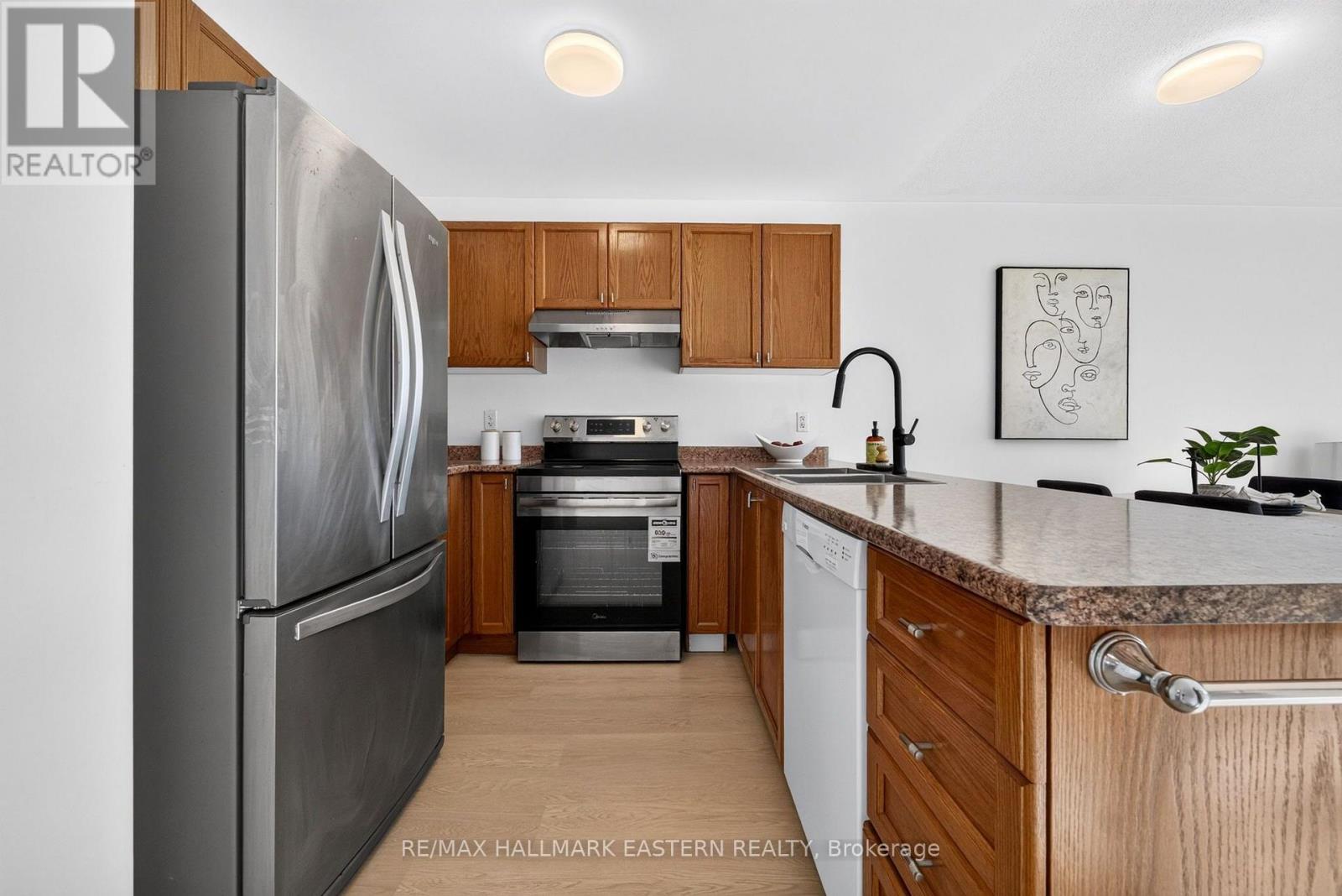 656 Clancy Crescent Property Photo 6