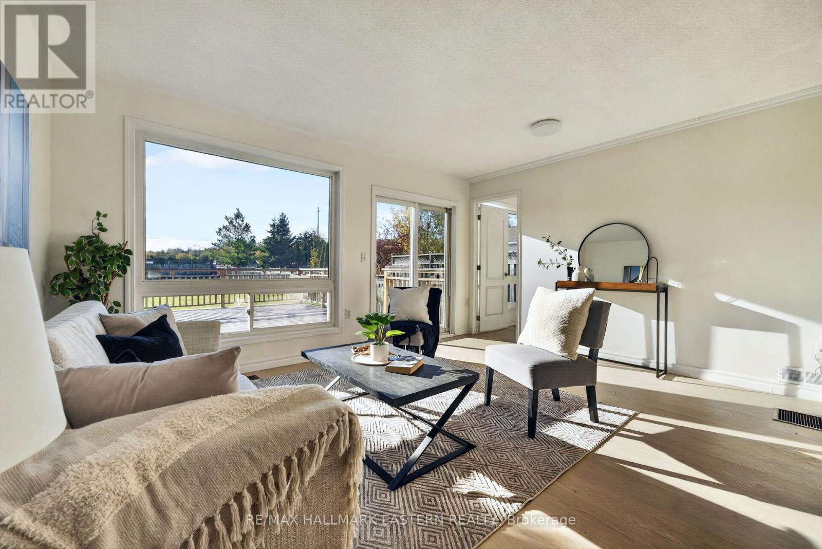 656 Clancy Crescent Property Photo 10