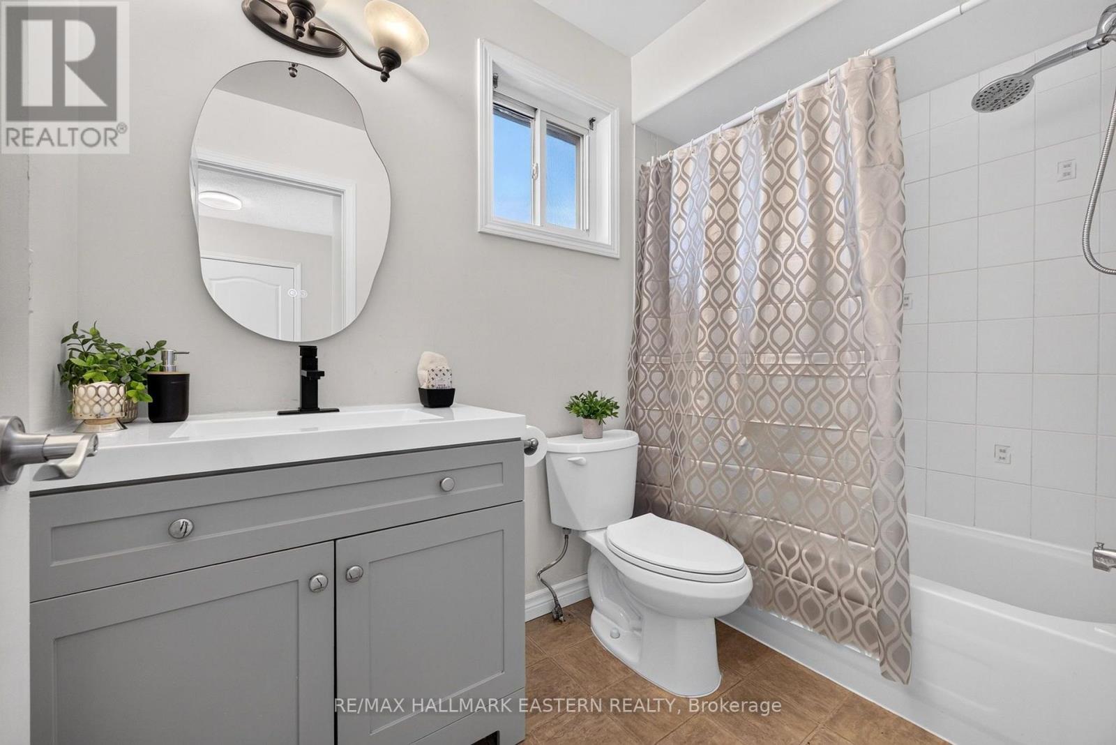 656 Clancy Crescent Property Photo 20
