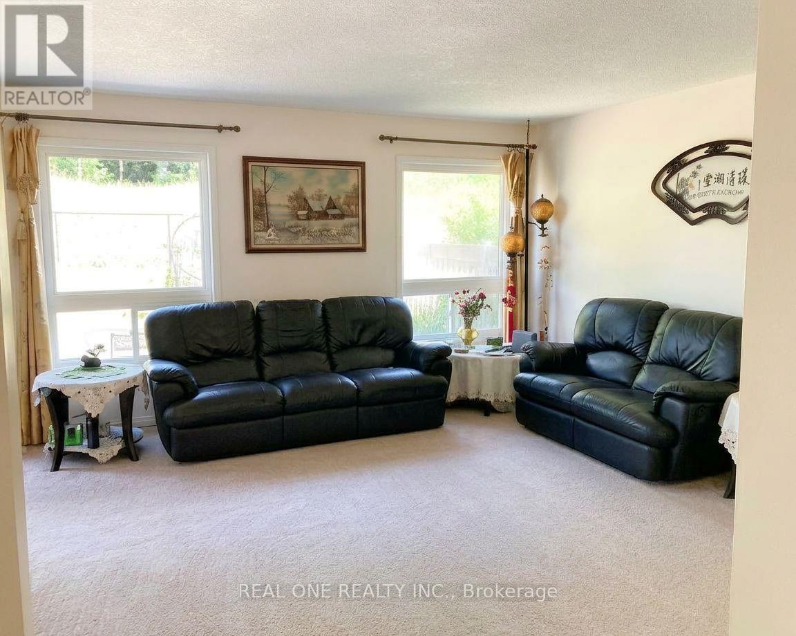 209 Blackburn Drive Property Photo 5