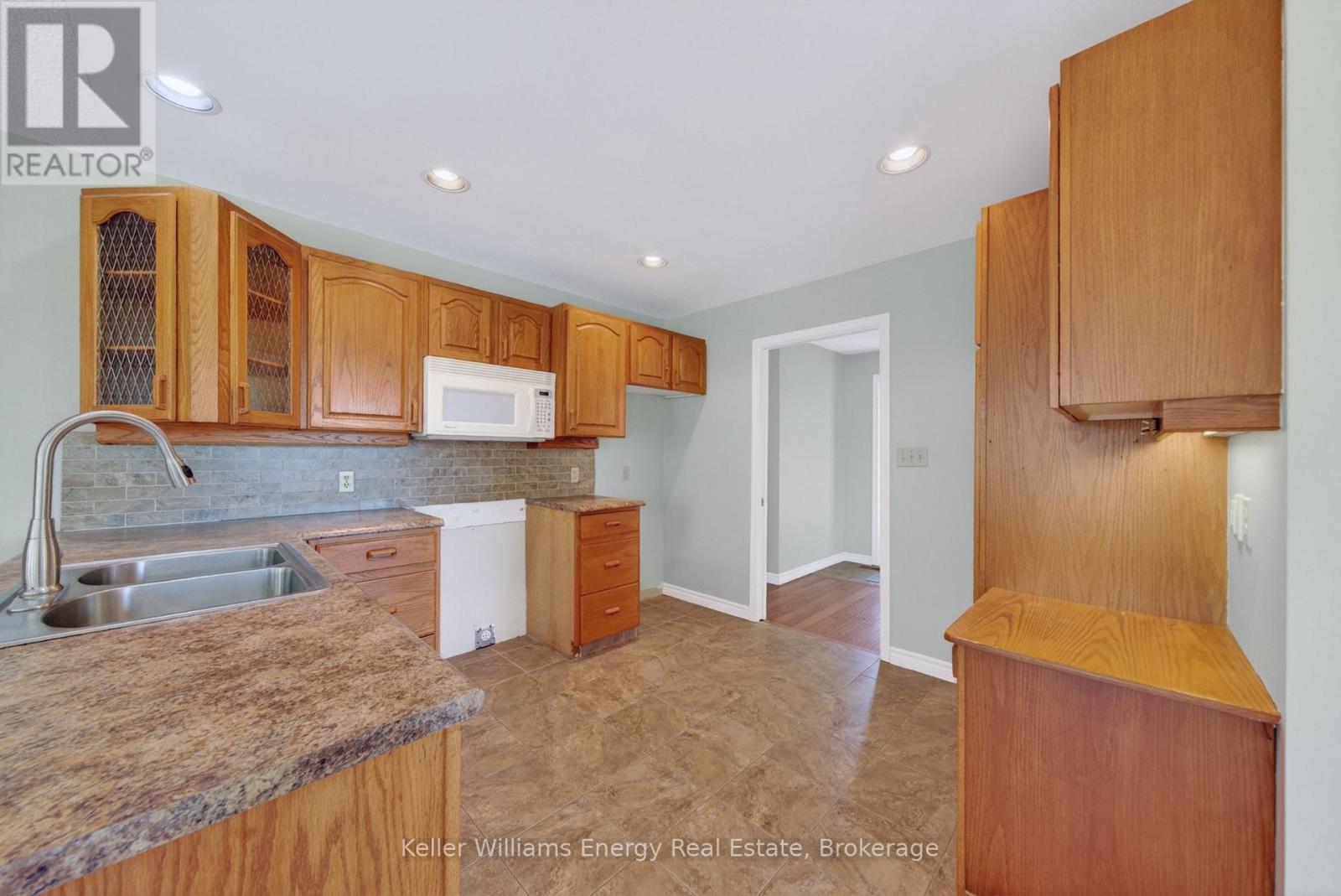 658 Ridge Road Property Photo 12