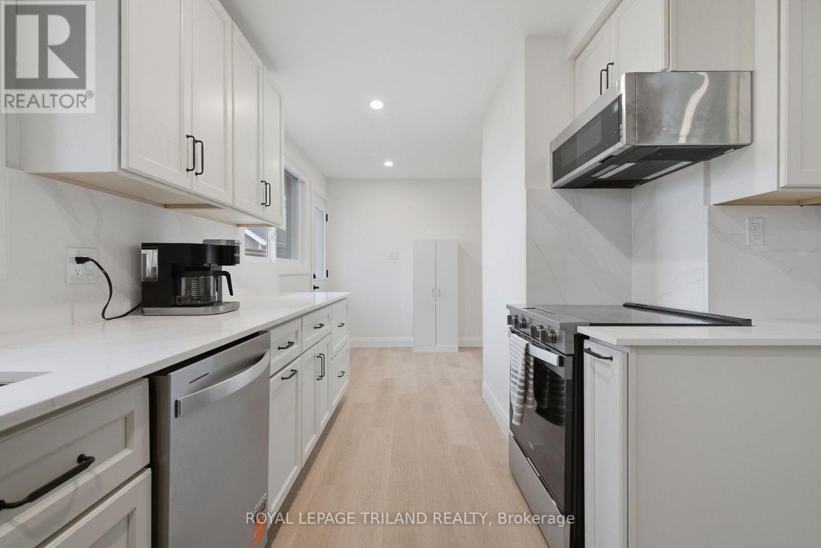 Upper - 27 Aldborough Avenue Property Photo 3