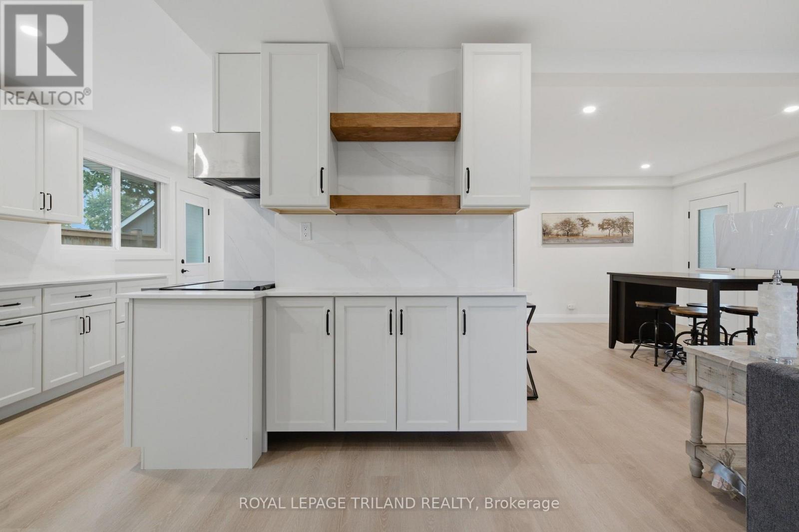 Upper - 27 Aldborough Avenue Property Photo 6
