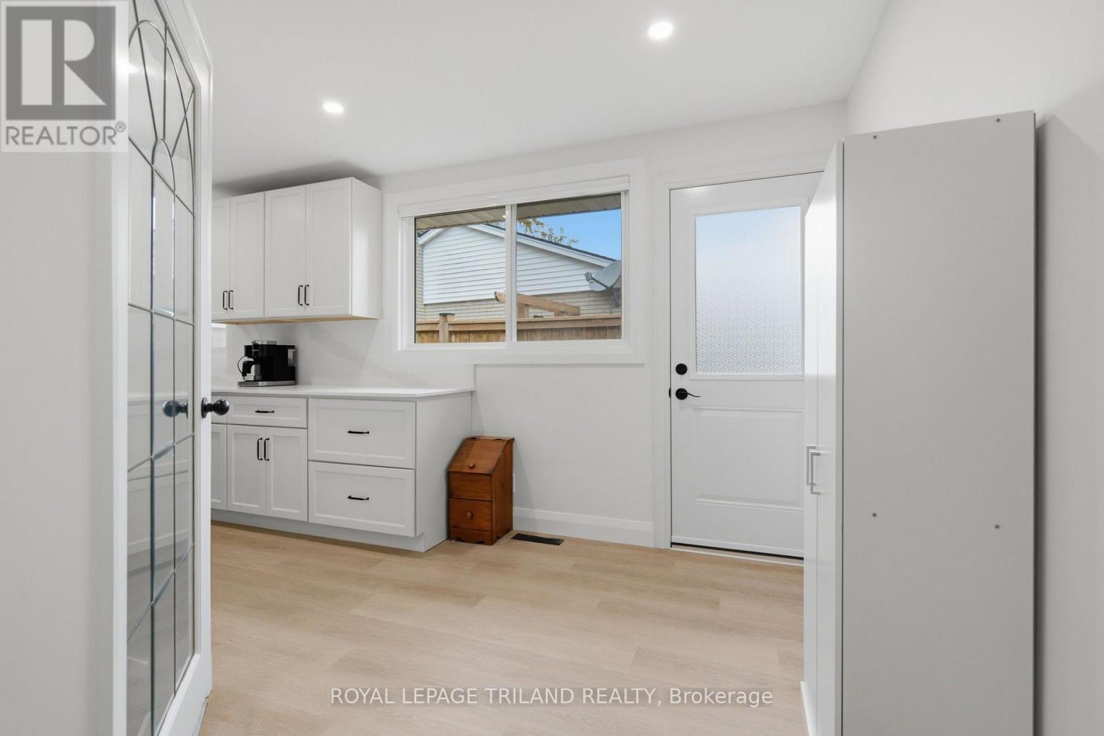 Upper - 27 Aldborough Avenue Property Photo 7