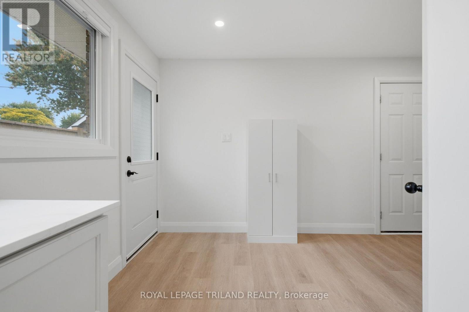 Upper - 27 Aldborough Avenue Property Photo 8