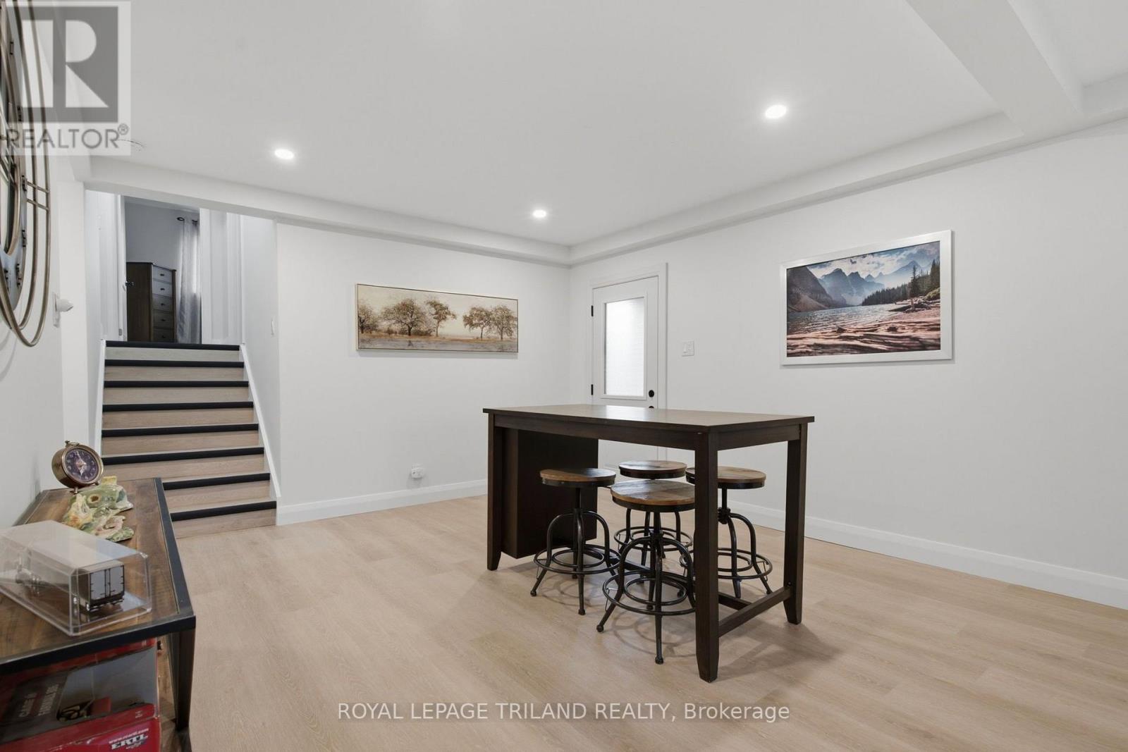 Upper - 27 Aldborough Avenue Property Photo 11