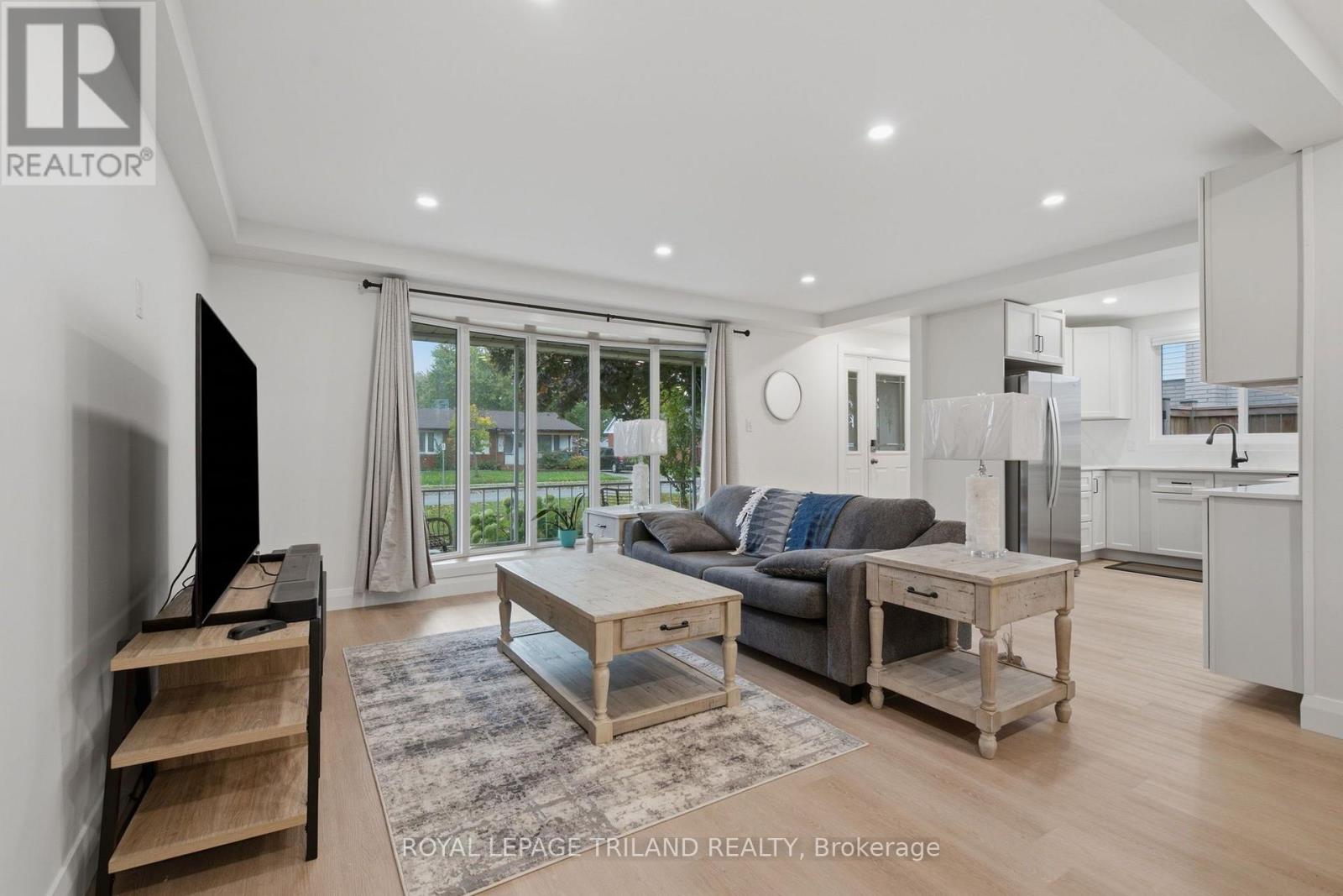 Upper - 27 Aldborough Avenue Property Photo 15