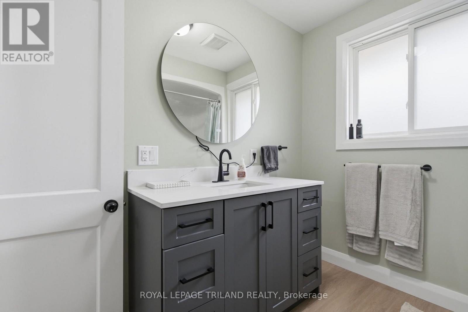 Upper - 27 Aldborough Avenue Property Photo 20