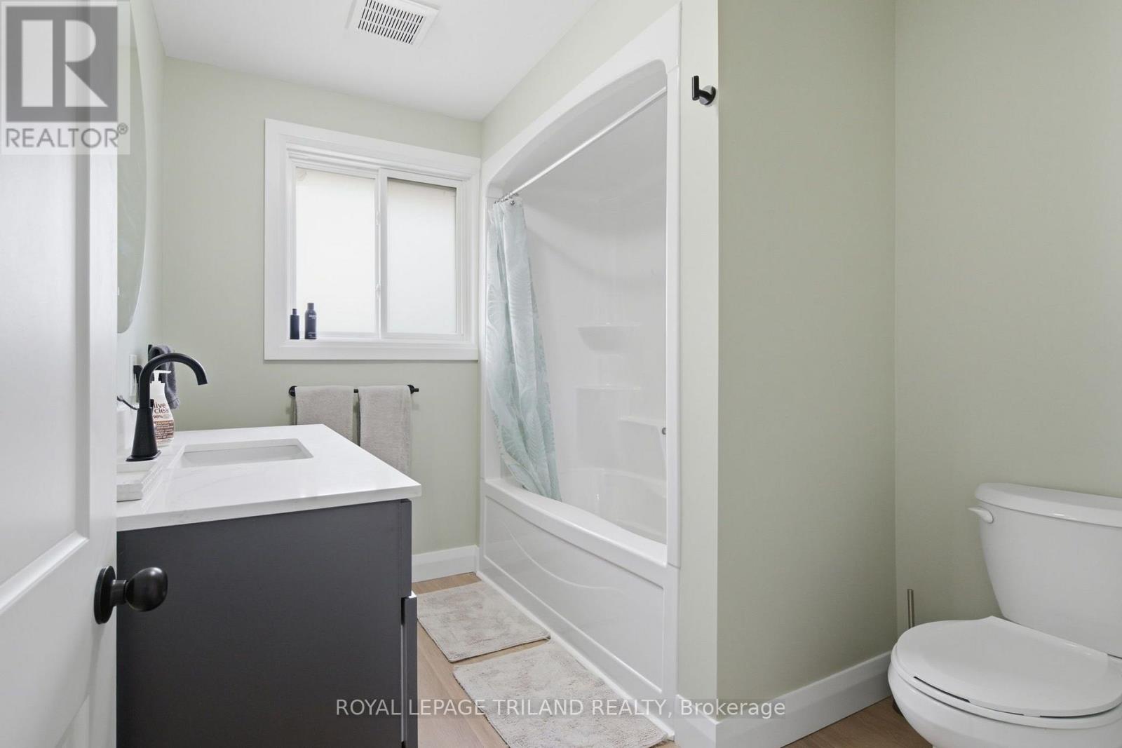 Upper - 27 Aldborough Avenue Property Photo 21