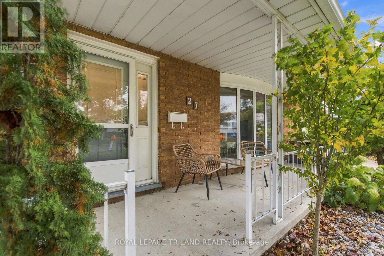 Upper - 27 Aldborough Avenue Property Photo 23