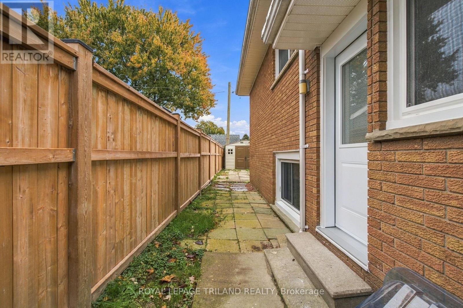 Upper - 27 Aldborough Avenue Property Photo 26