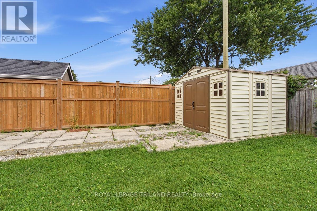 Upper - 27 Aldborough Avenue Property Photo 27