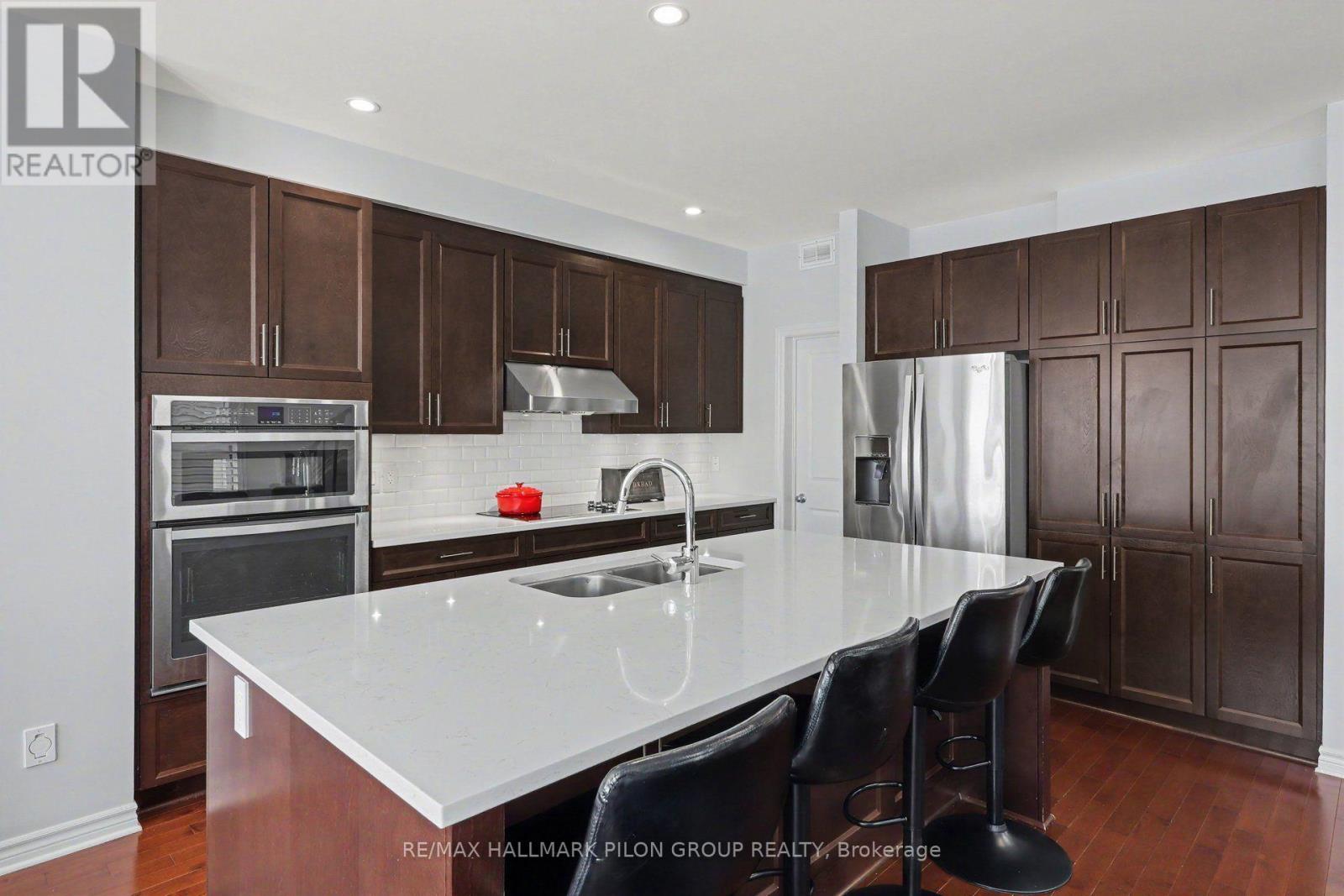 557 Silverbell Crescent Property Photo 3