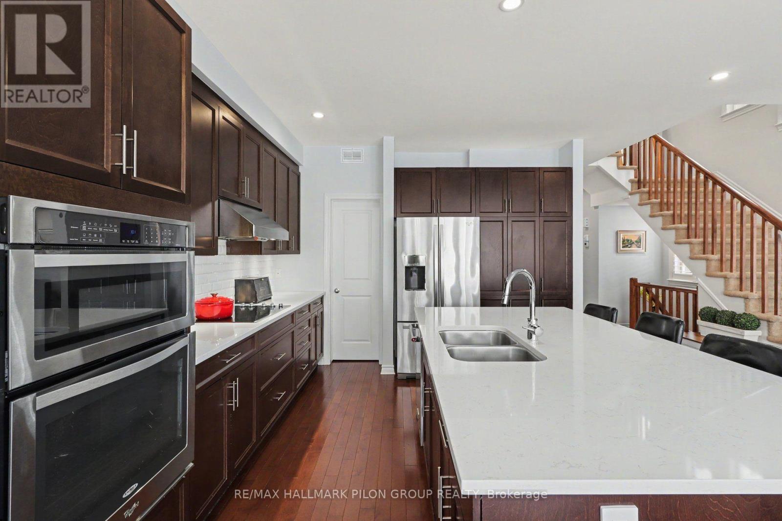 557 Silverbell Crescent Property Photo 4