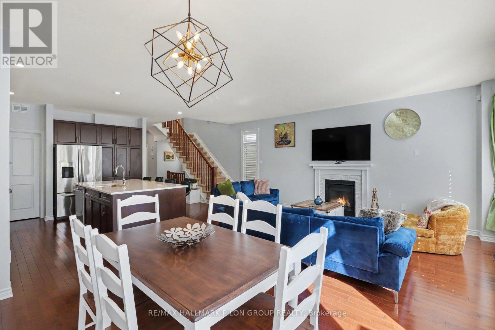 557 Silverbell Crescent Property Photo 6