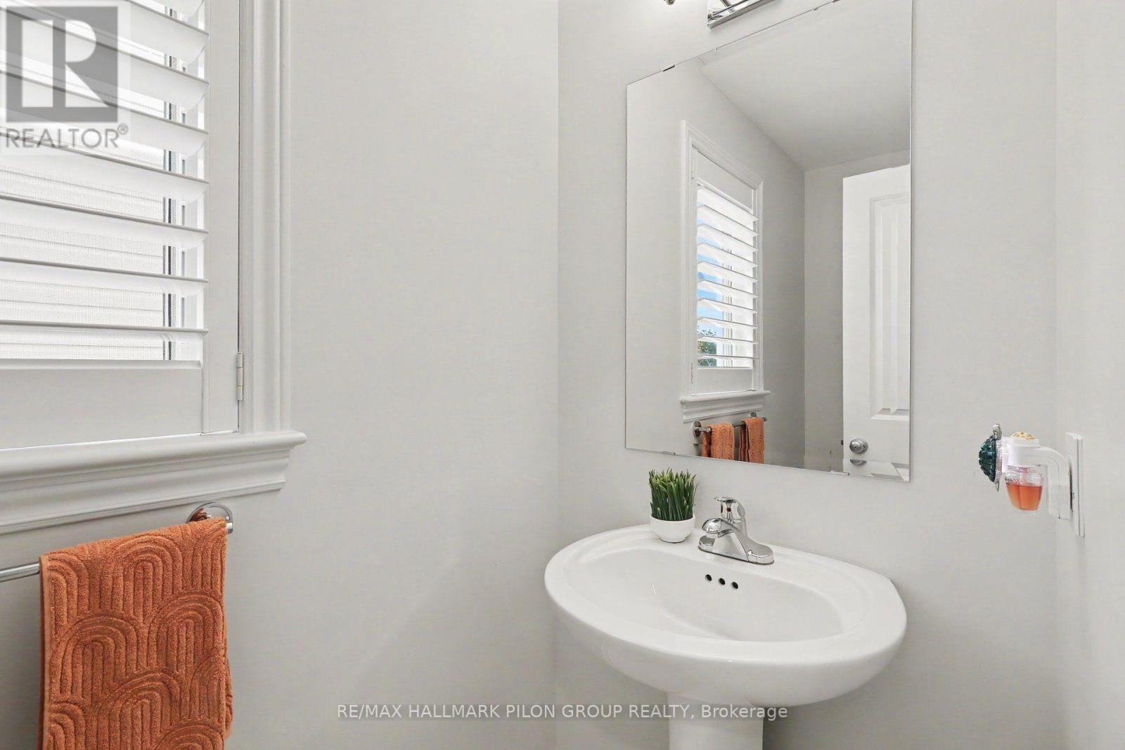 557 Silverbell Crescent Property Photo 10