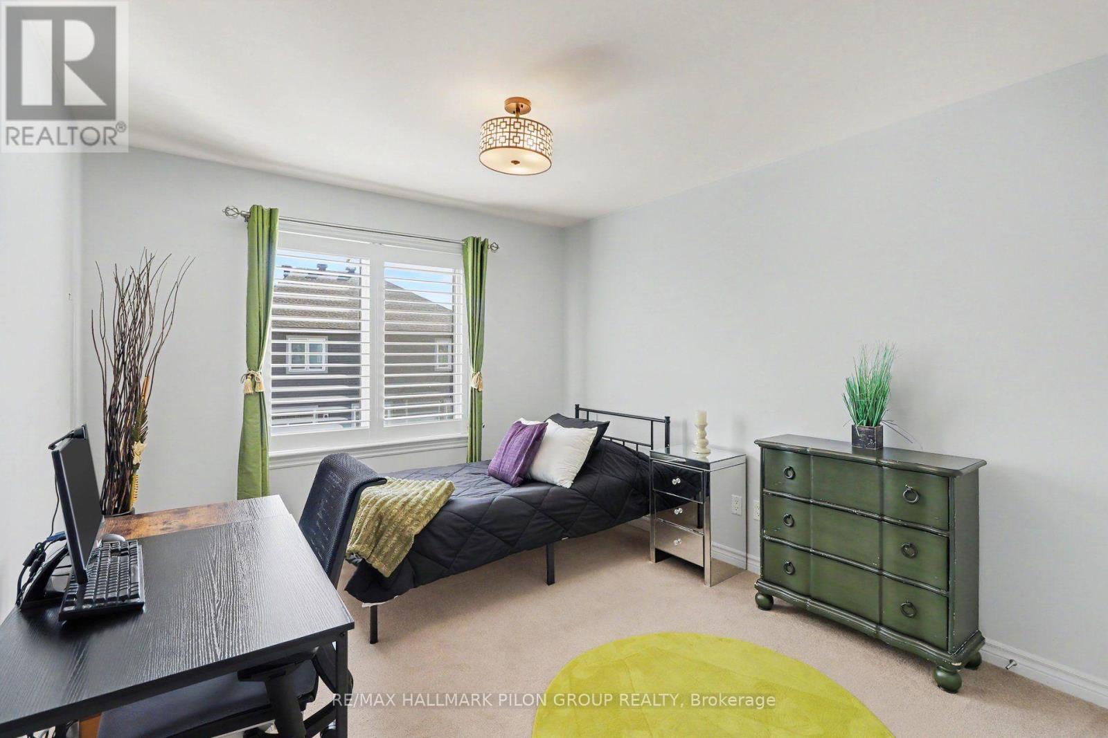 557 Silverbell Crescent Property Photo 16