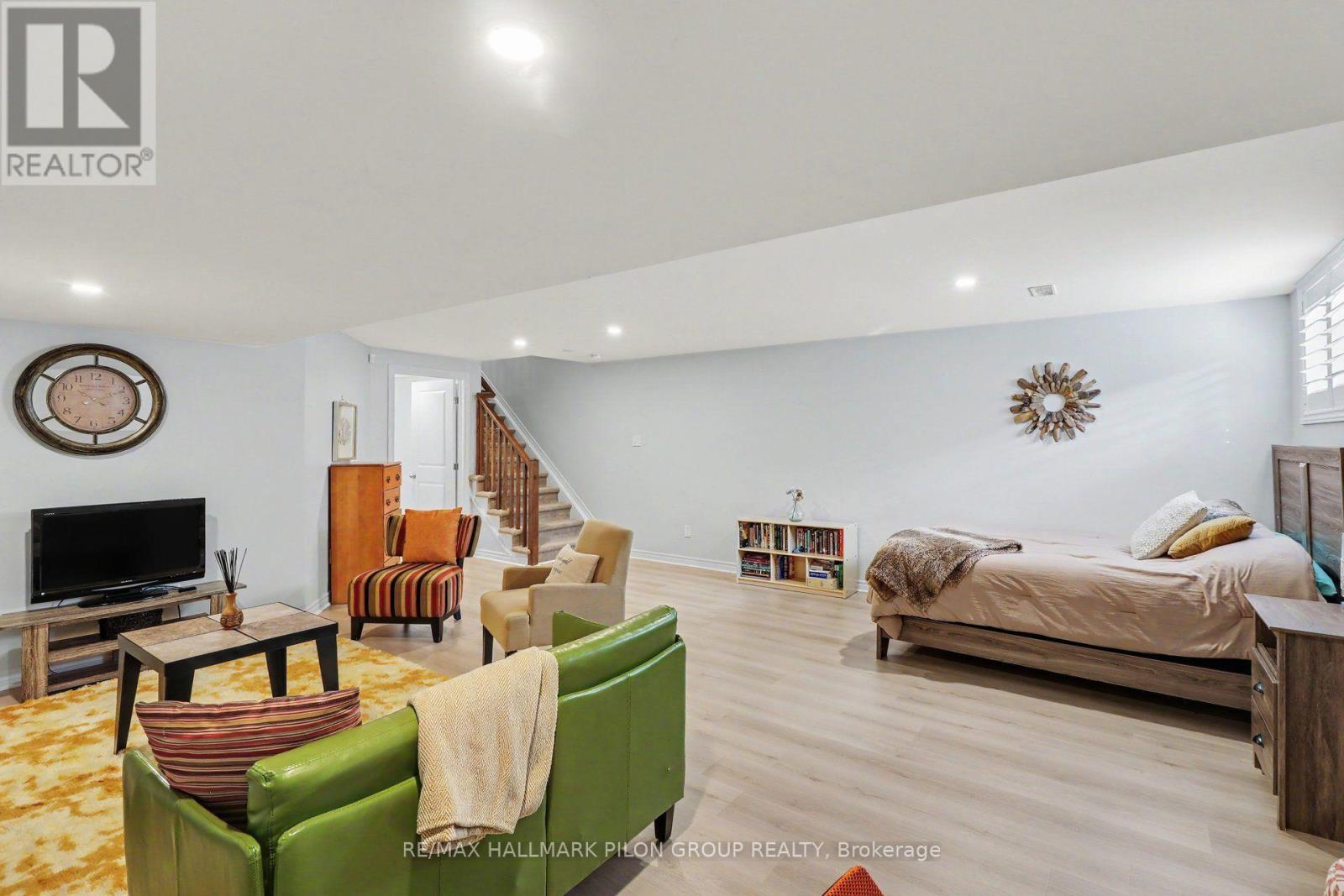557 Silverbell Crescent Property Photo 21
