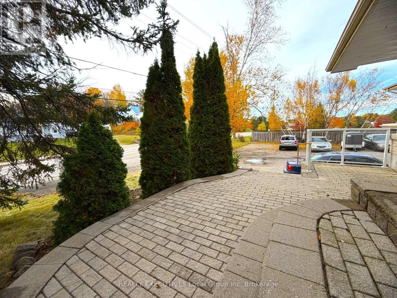 978 Main Street N Property Photo 7