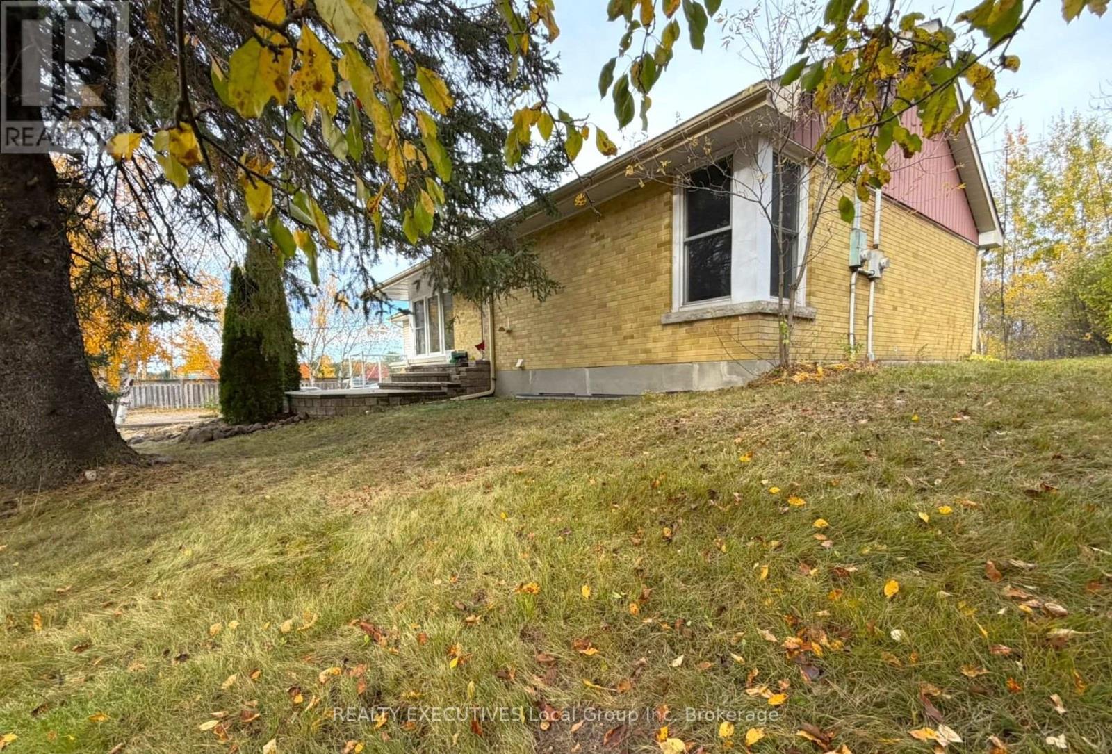 978 Main Street N Property Photo 10