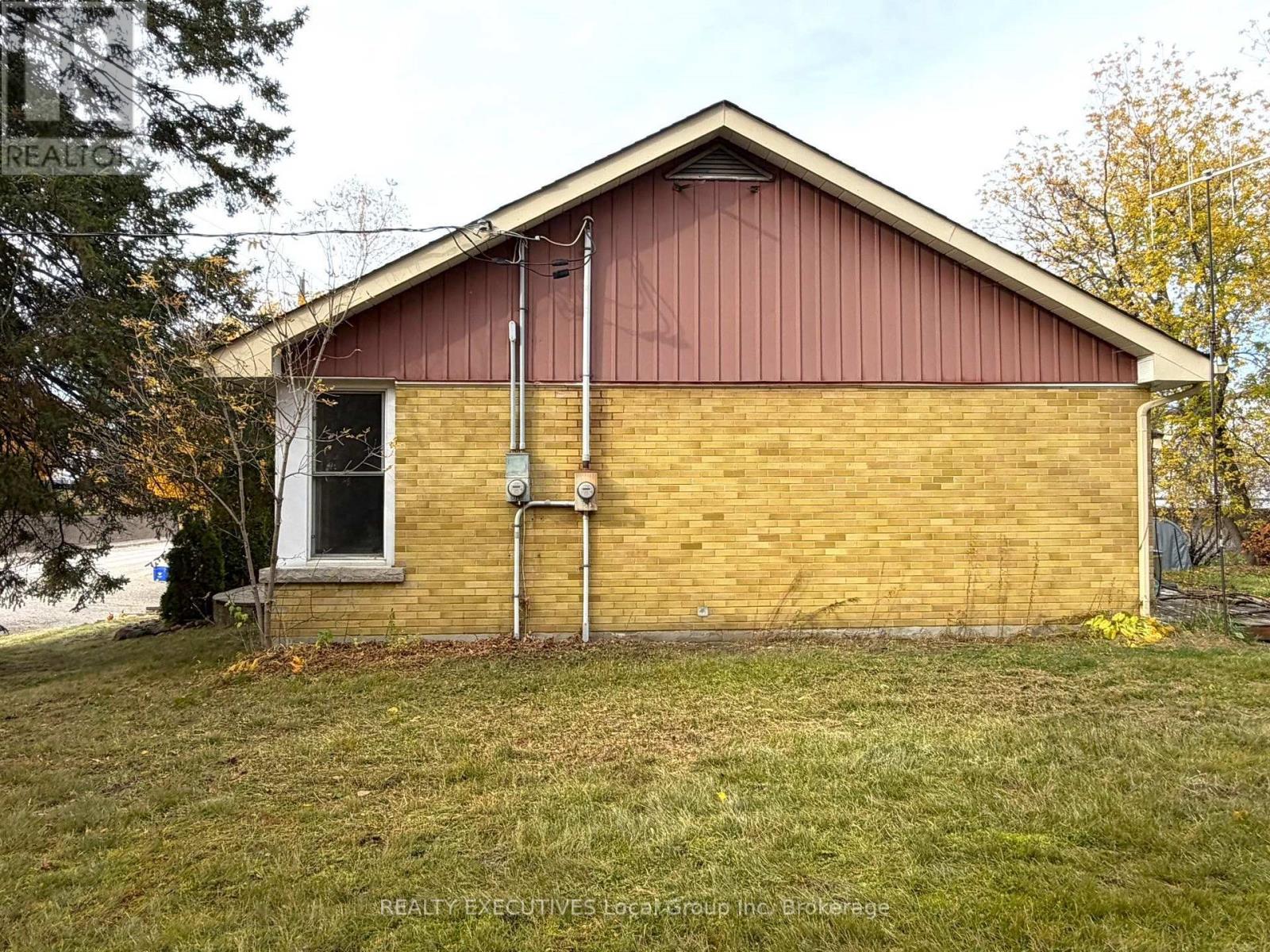 978 Main Street N Property Photo 11