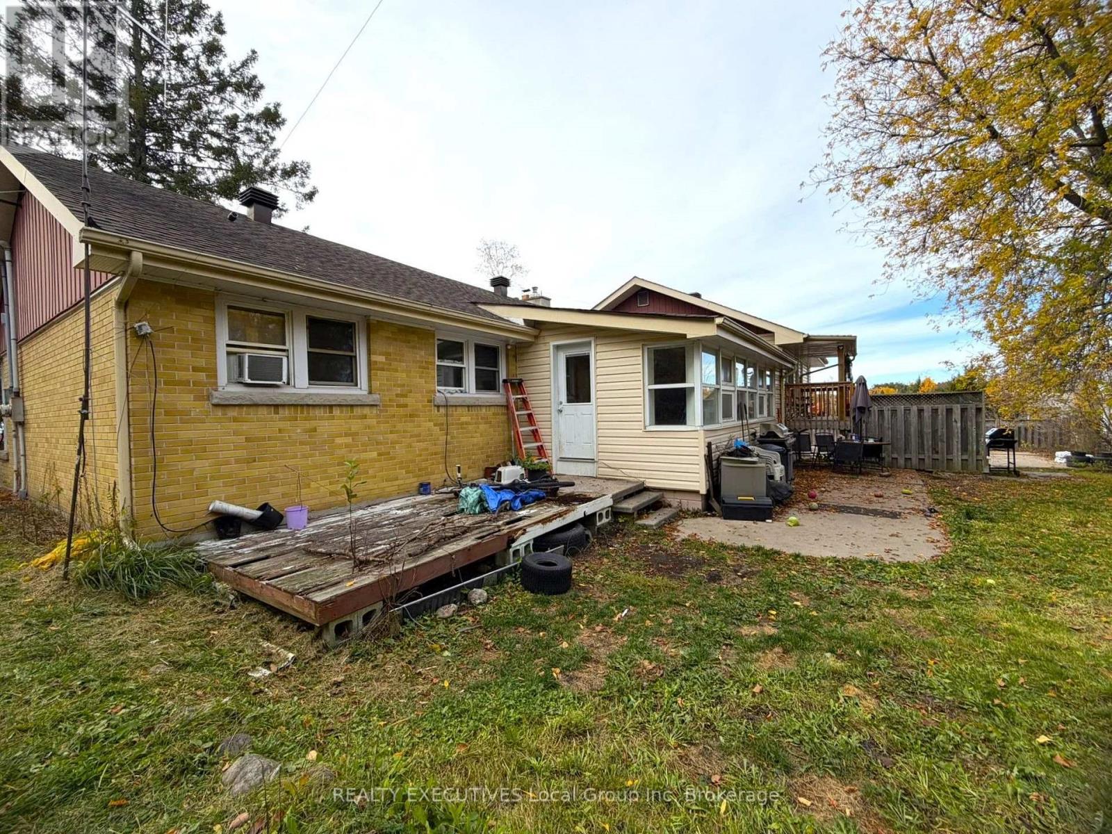 978 Main Street N Property Photo 13