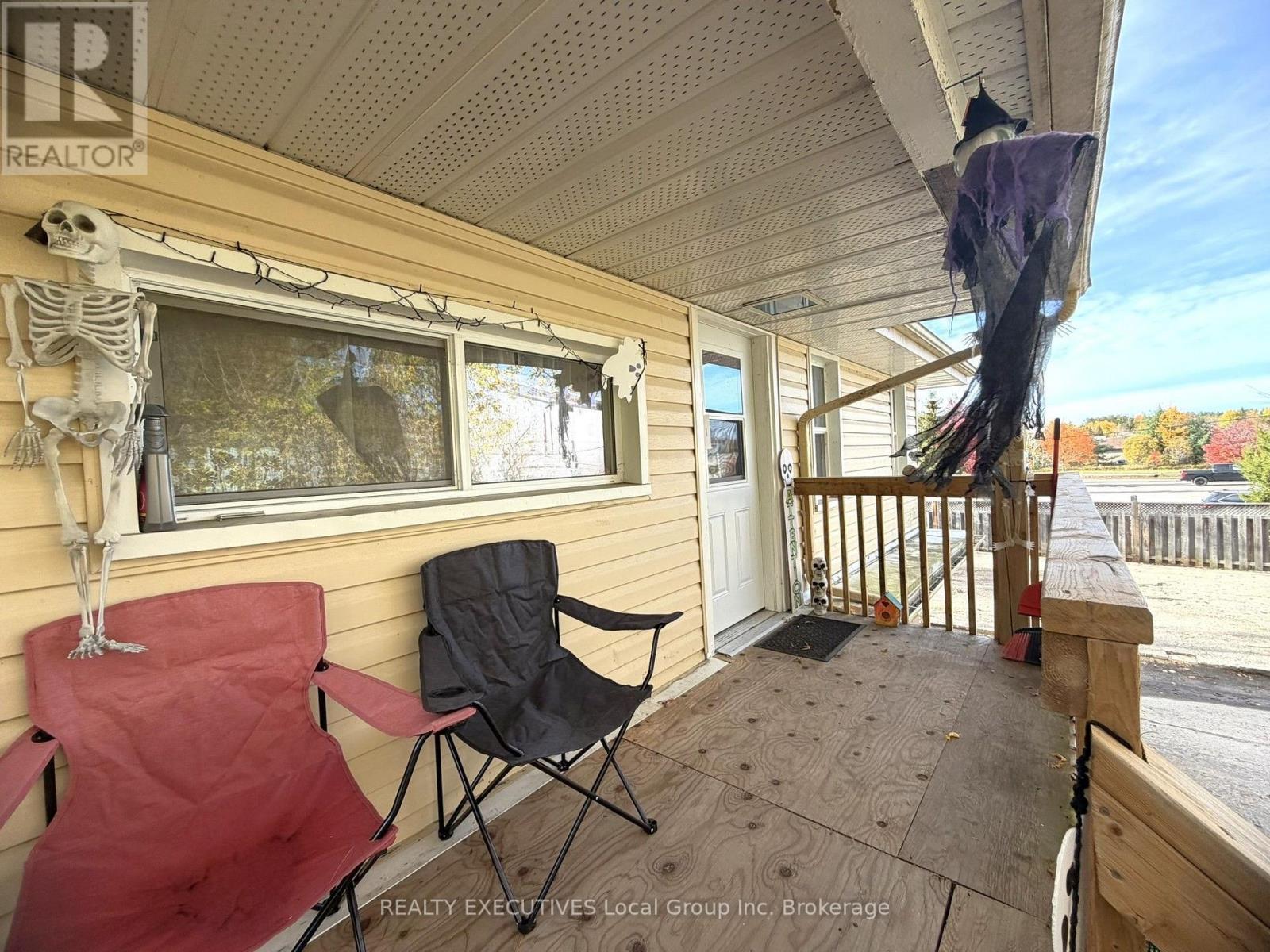 978 Main Street N Property Photo 18