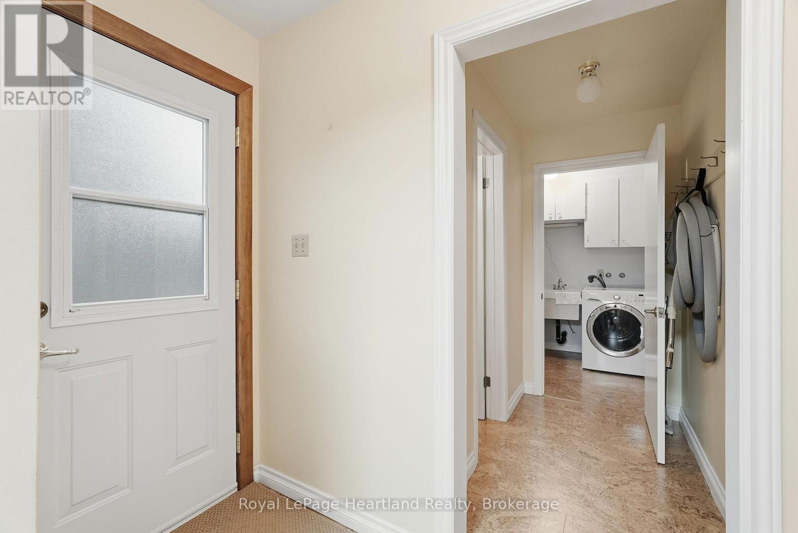 62 King Street N Property Photo 16