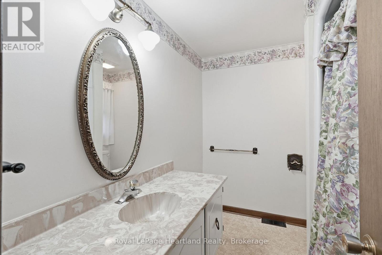 62 King Street N Property Photo 20