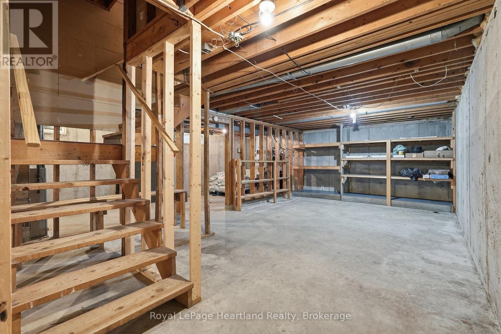 62 King Street N Property Photo 27