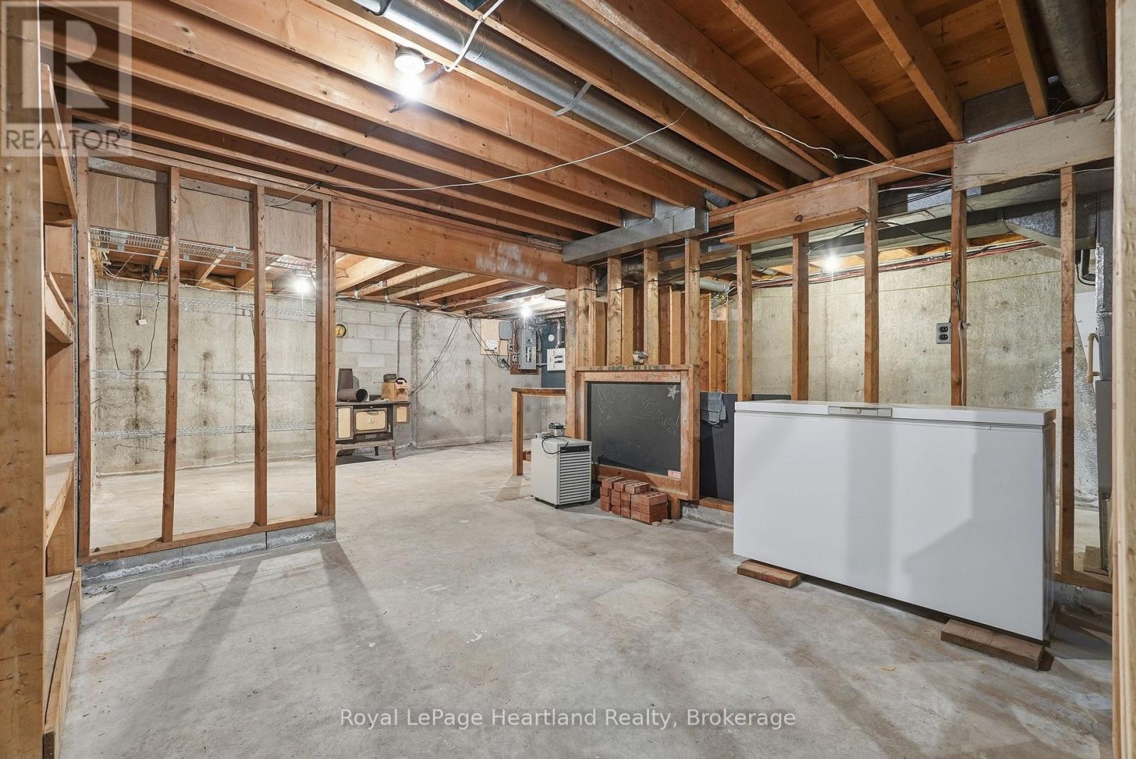 62 King Street N Property Photo 28