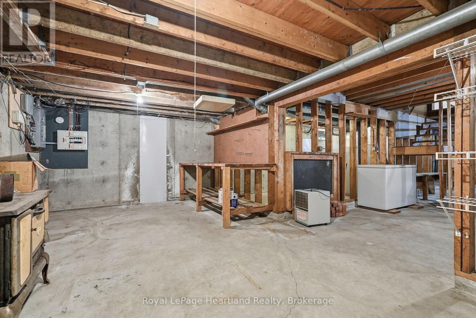 62 King Street N Property Photo 29