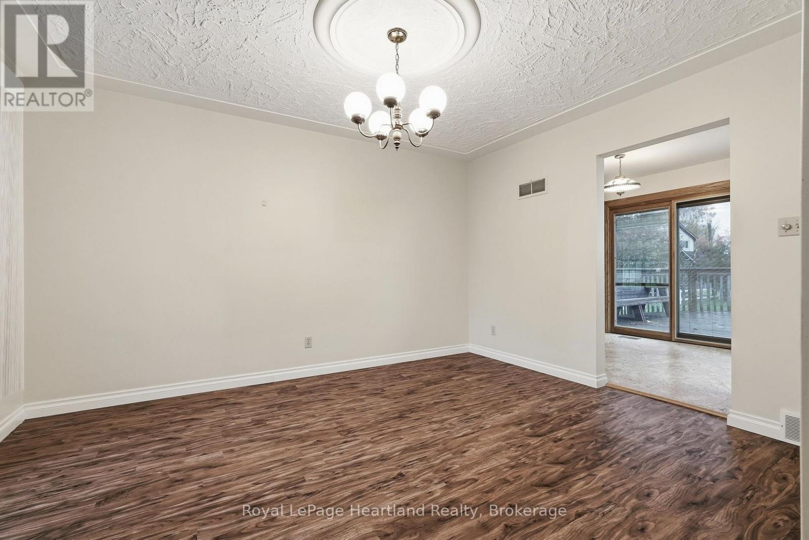 62 King Street N Property Photo 35