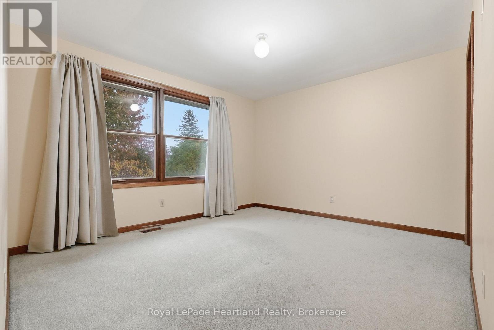 62 King Street N Property Photo 36