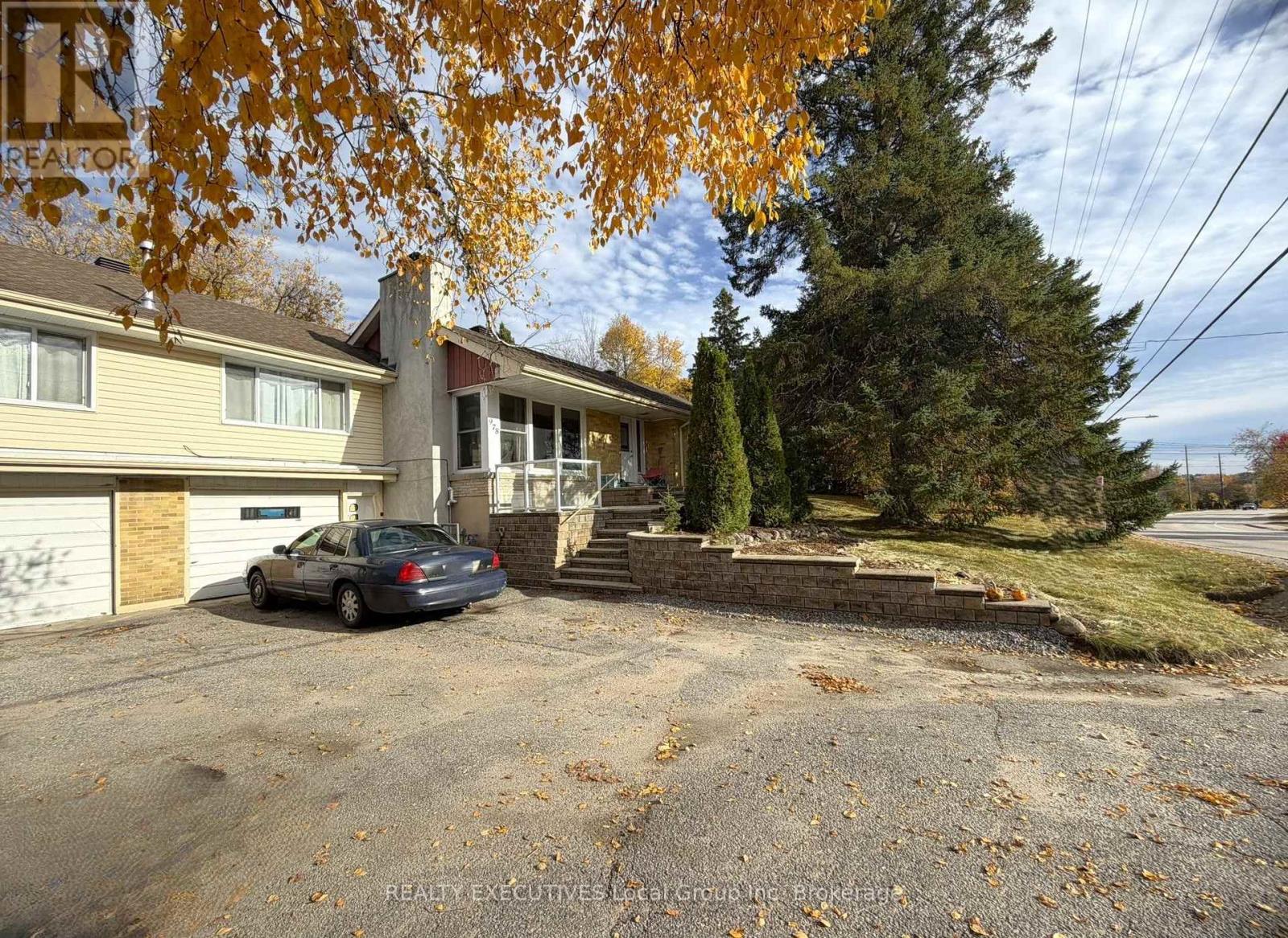 978 Main Street N Property Photo 2