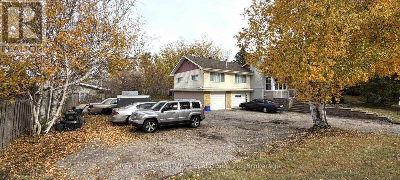 978 Main Street N Property Photo 3