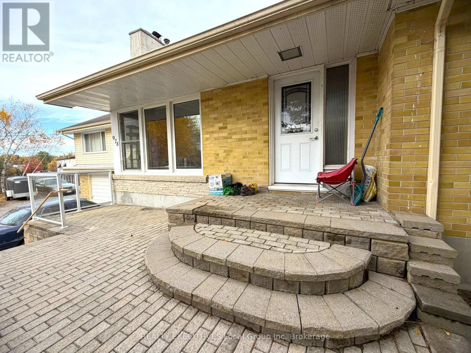 978 Main Street N Property Photo 9