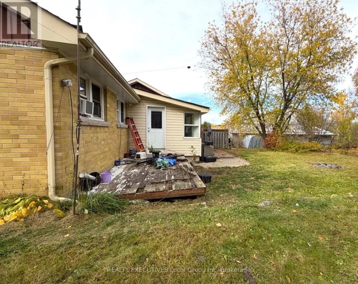 978 Main Street N Property Photo 14
