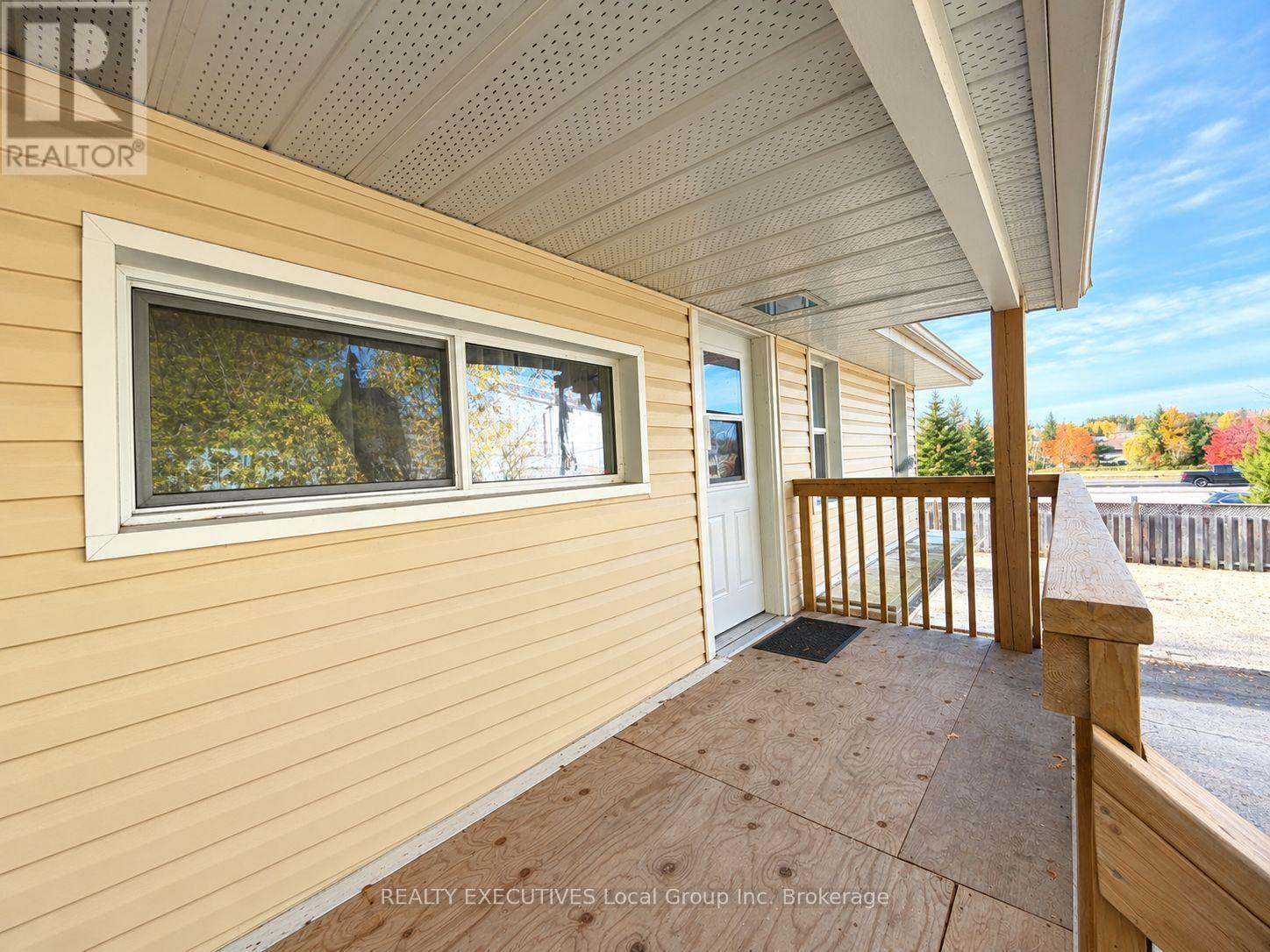 978 Main Street N Property Photo 17