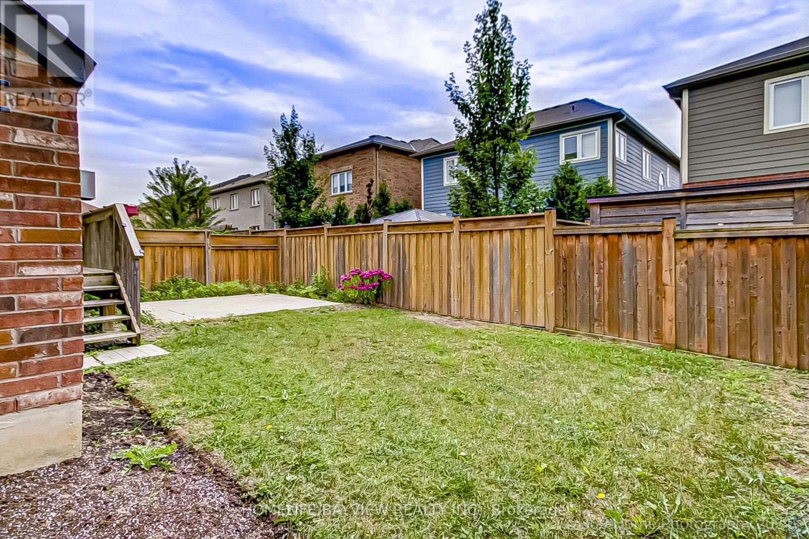 23 Fingland Crescent N Property Photo 10