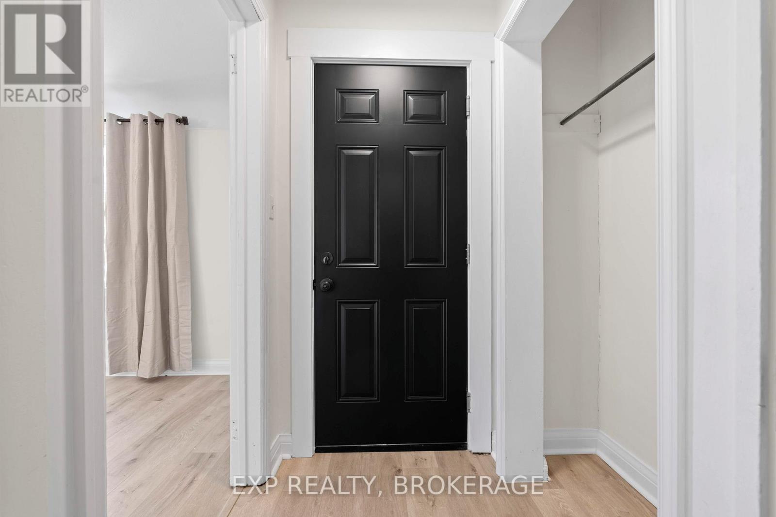 493 College Street Property Photo 5