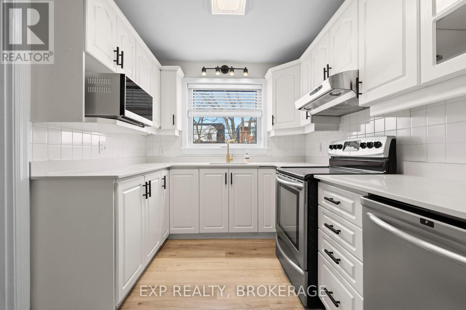 493 College Street Property Photo 9