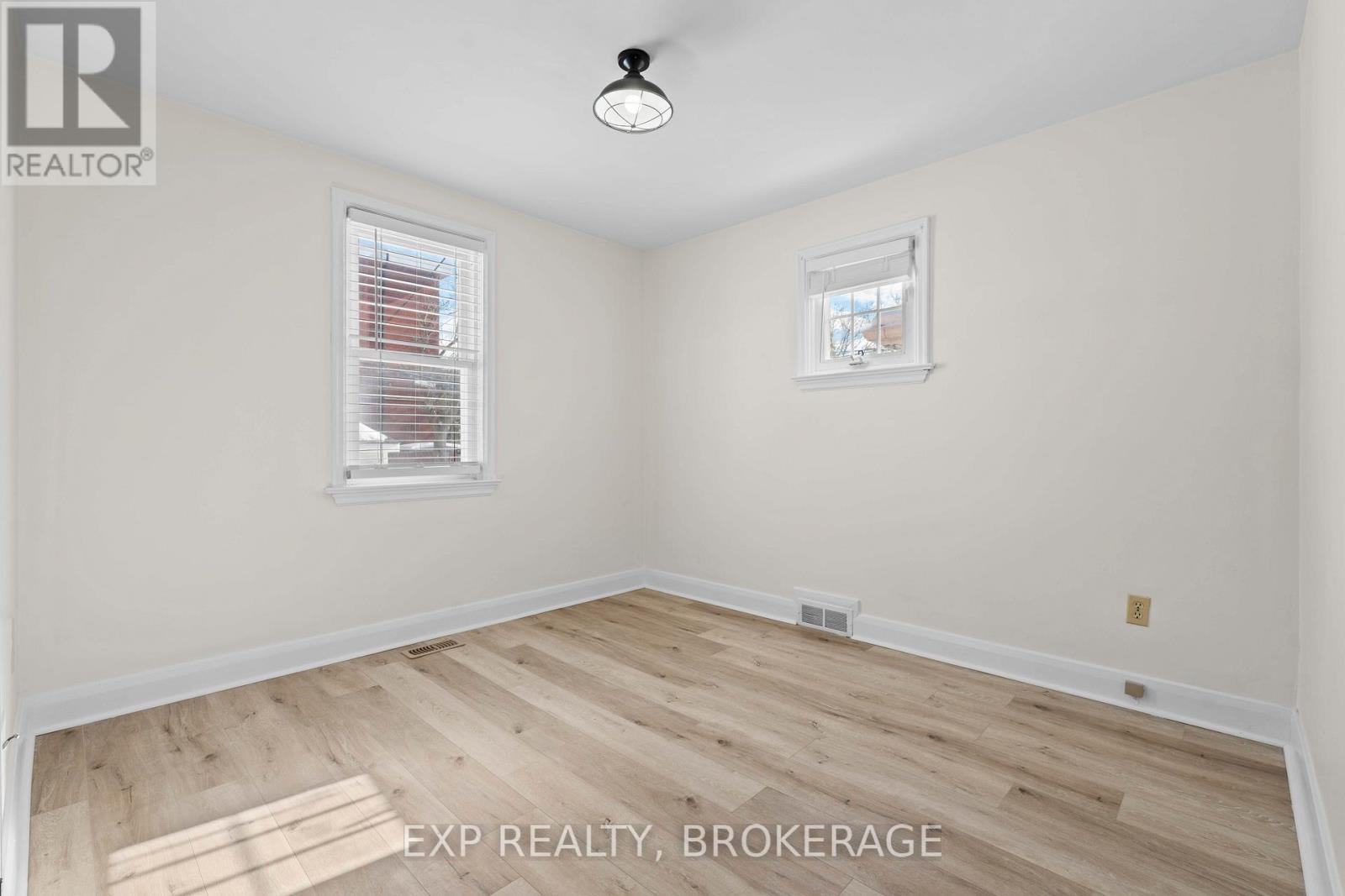 493 College Street Property Photo 12
